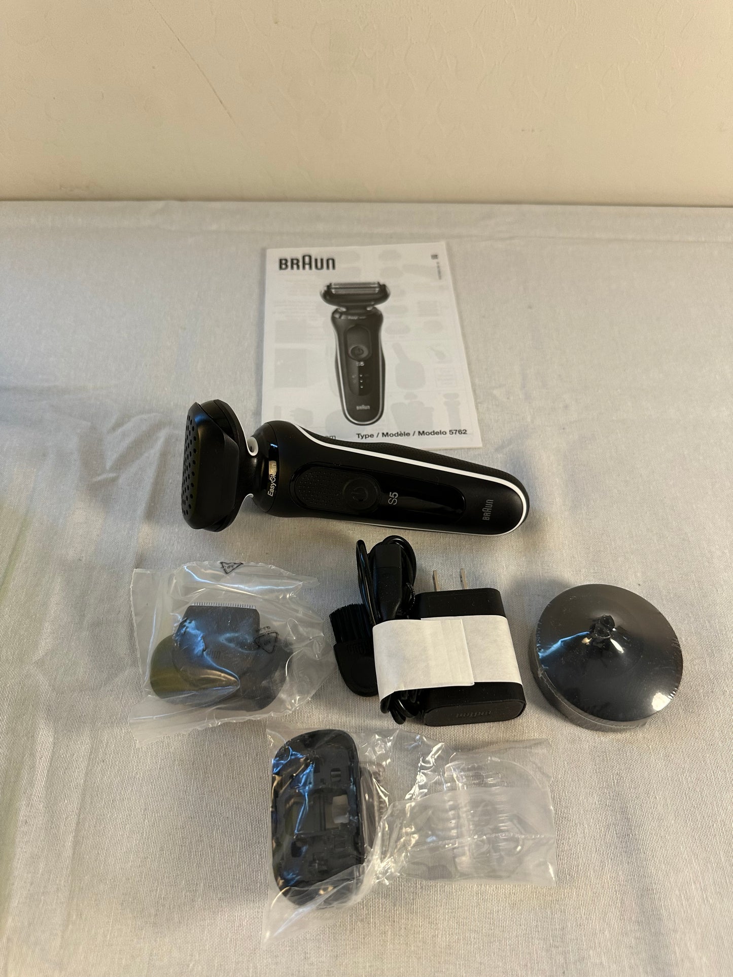 Braun Series 5 5020 Electric Razor for Men Foil Shaver with Beard Trimmer, Rechargeable, Wet & Dry with EasyClean, 5 Piece Set