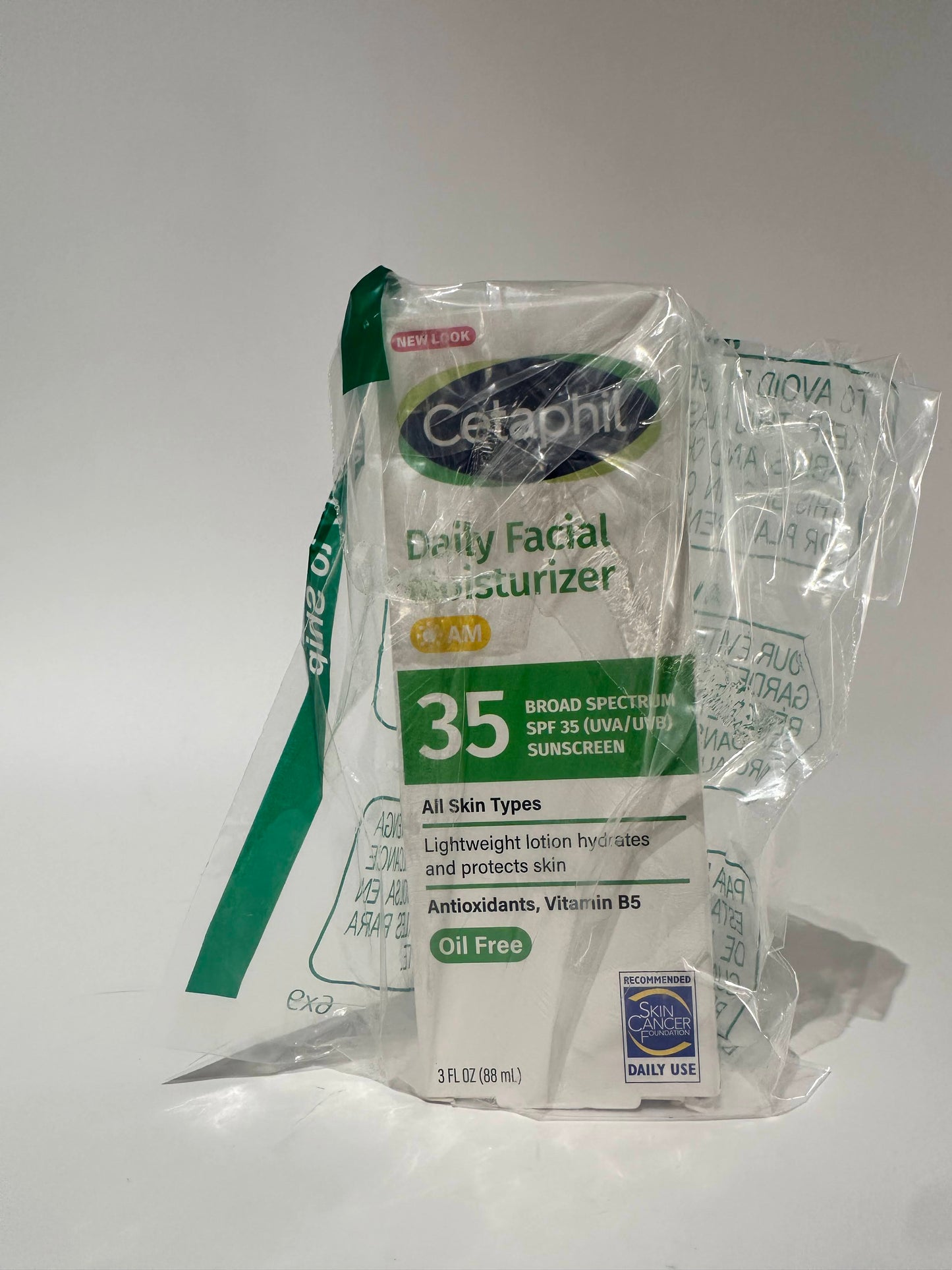 Cetaphil Face Moisturizer, Daily Oil Free Facial Moisturizer with SPF 35, For Dry or Oily Combination Sensitive Skin, Fragrance Free Face Lotion