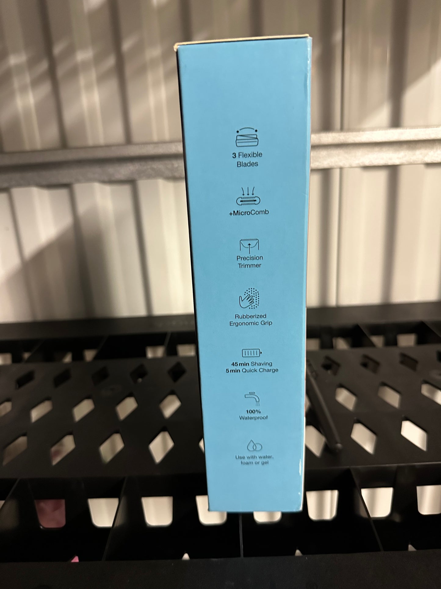 Braun Electric Series 3 Razor with Precision Trimmer, Rechargeable, Wet & Dry Foil Shaver for Men, Blue/Black, 4 Piece