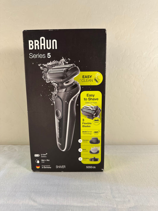 Braun Series 5 5020 Electric Razor for Men Foil Shaver with Beard Trimmer, Rechargeable, Wet & Dry with EasyClean, 5 Piece Set