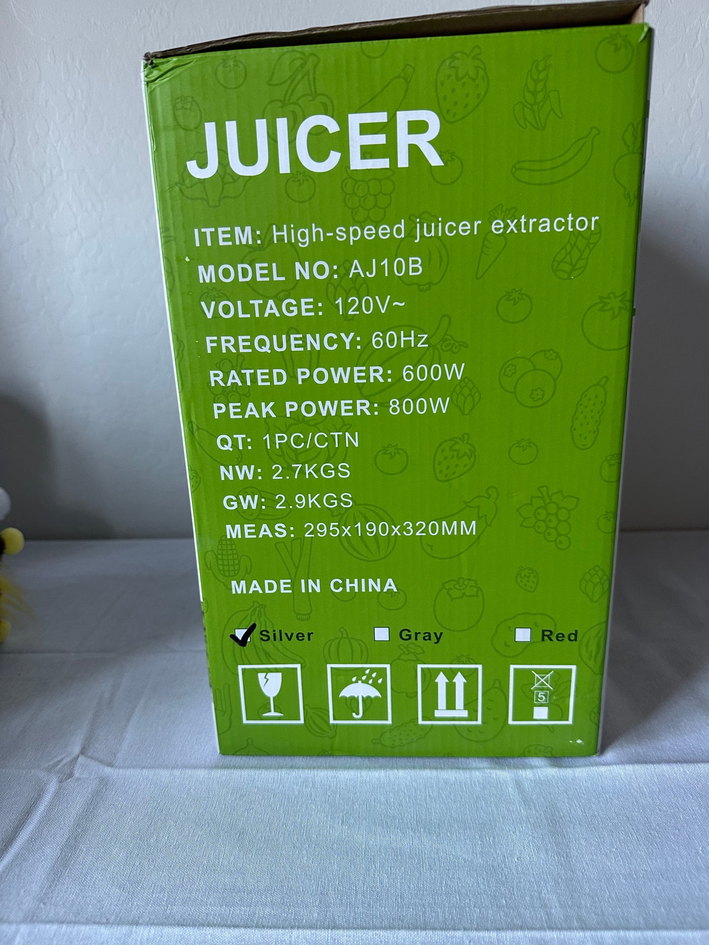 Juice Extractor. Juicer