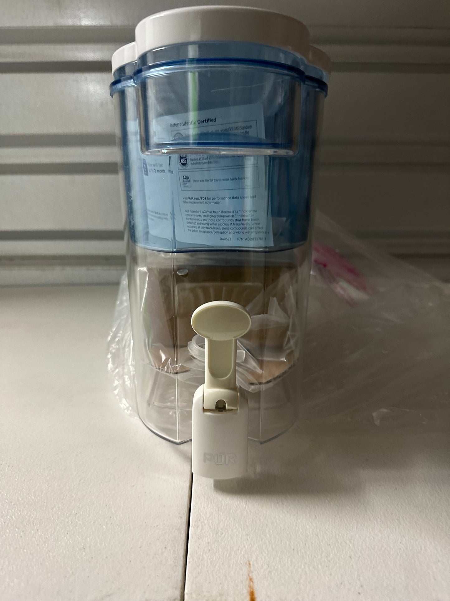 PUR 30-Cup Water Filter Dispenser with 1 Genuine PUR Filter, Large 30-Cup Capacity, 2-in-1 Powerful, Faster Filtration, Lasts 2 Months or 40 Gallons, Dishwasher Safe, White/Blue (DS1800Z)