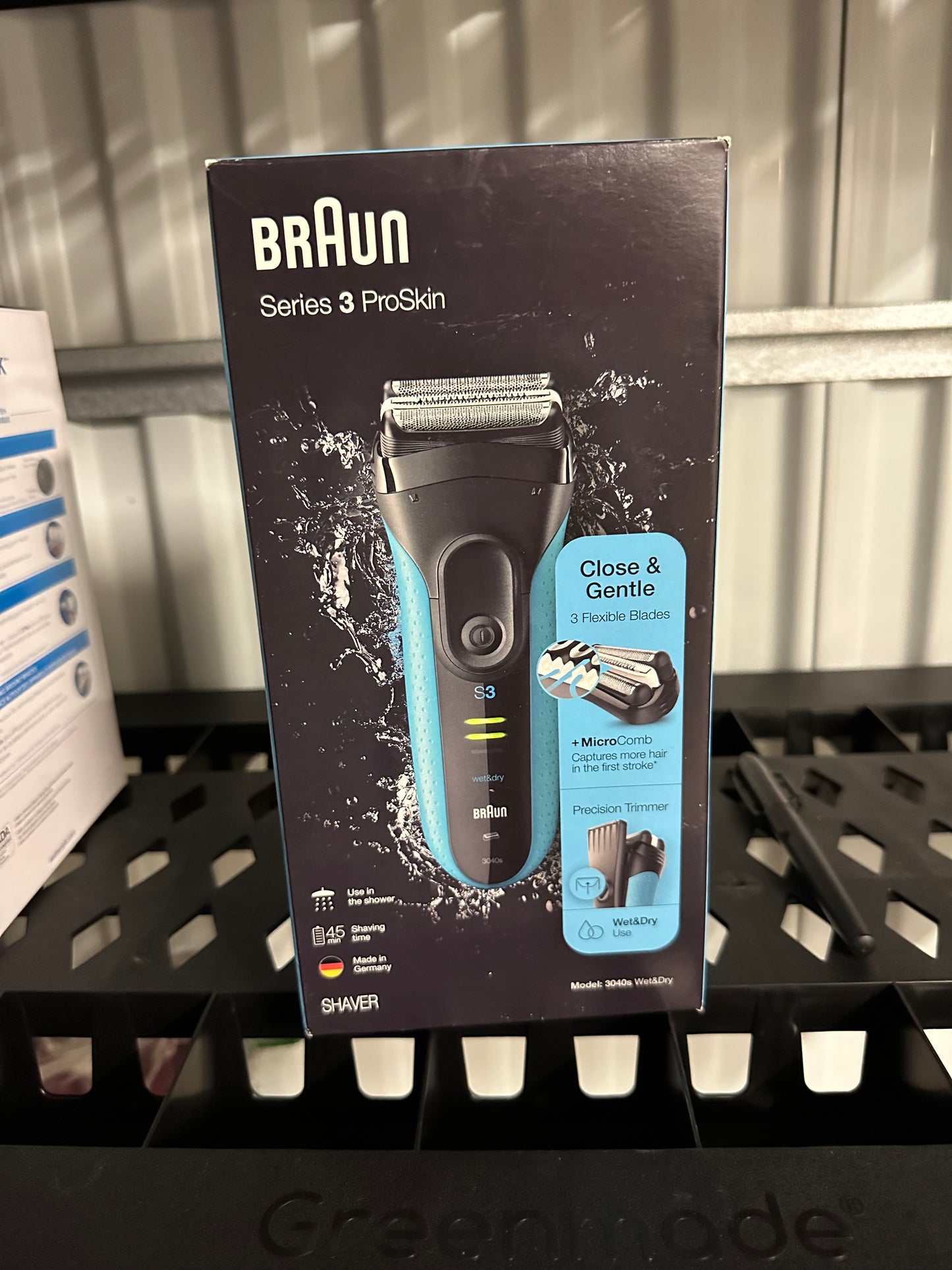 Braun Electric Series 3 Razor with Precision Trimmer, Rechargeable, Wet & Dry Foil Shaver for Men, Blue/Black, 4 Piece
