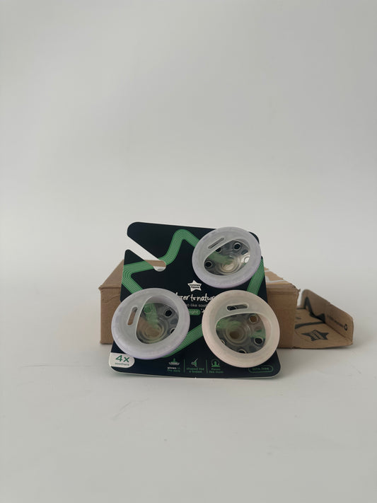 Tommee Tippee glow-in-the-dark, Breast like night pacifier, 6-18 months, pack of 3 pacifiers