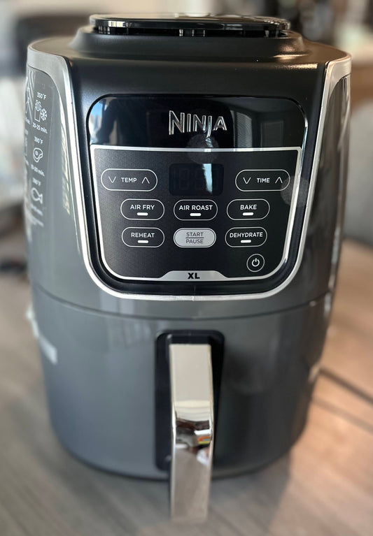 Ninja Air Fryer XL, 5.5 Qt. Capacity that can Air Fry, Air Roast, Bake, Reheat & Dehydrate, with Dishwasher Safe, Nonstick Basket & Crisper Plate and a Chef-Inspired Recipe Guide, Grey, AF150AMZ