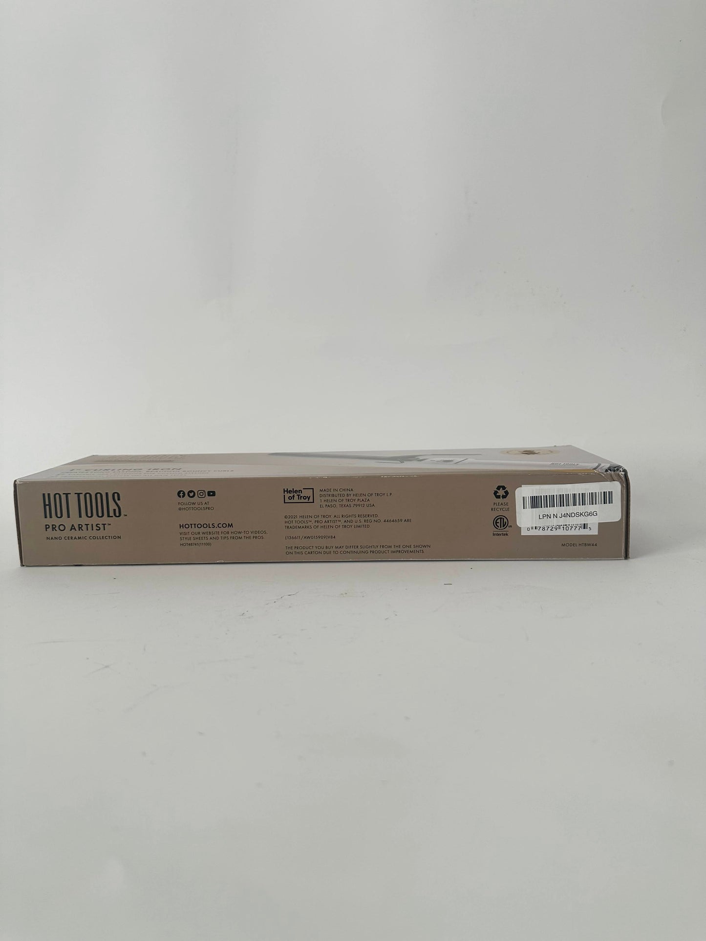 HOT TOOLS Pro Artist Nano Ceramic Curling Iron/Wand | For Smooth, Shiny Hair (1 in) Black/White